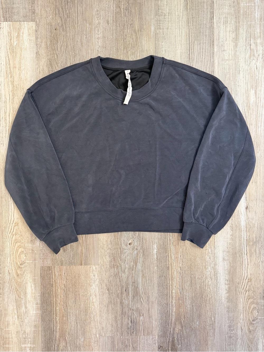 Lululemon Women’s Softstreme Perfectly Oversized Cropped Crew, size 6